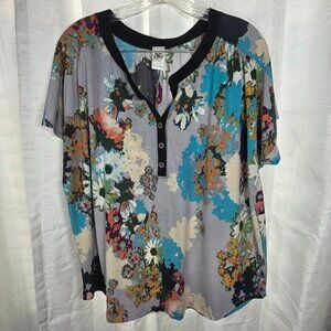 Sew in Love Woman's Short Sleeve Floral Blouse Size Large